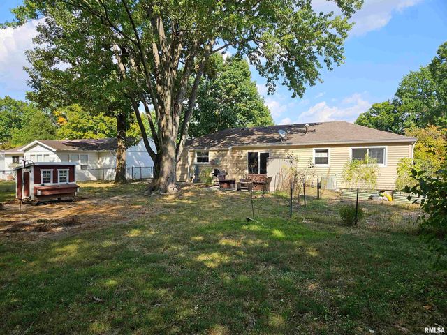 110 N Lark Lane, Carbondale, IL 62901