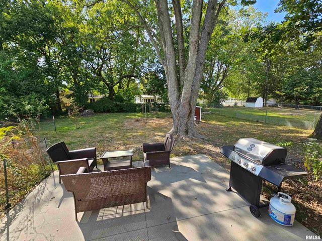 110 N Lark Lane, Carbondale, IL 62901