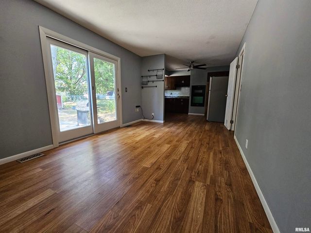 110 N Lark Lane, Carbondale, IL 62901