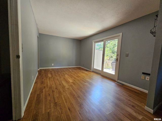 110 N Lark Lane, Carbondale, IL 62901