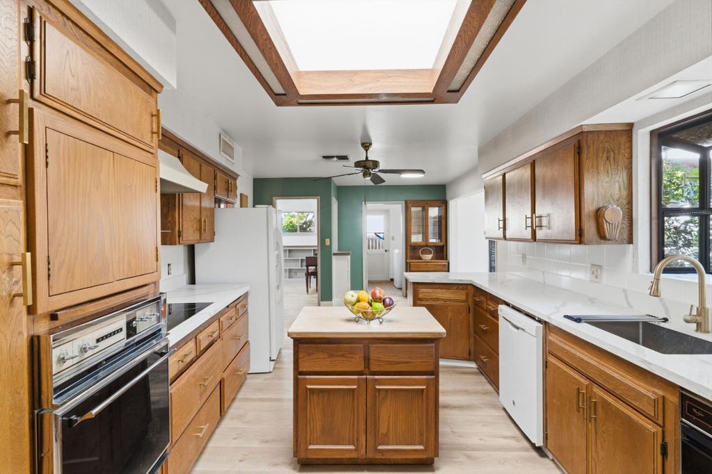 Image 10 of property listing at 436 W Twain Avenue, Fresno, CA 93704