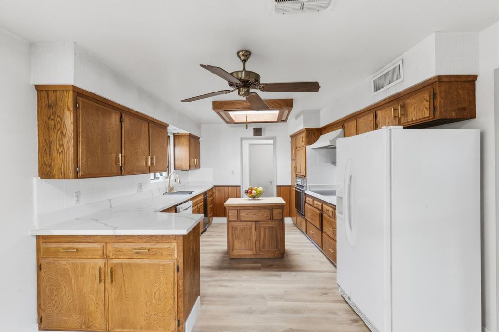 Image 11 of property listing at 436 W Twain Avenue, Fresno, CA 93704