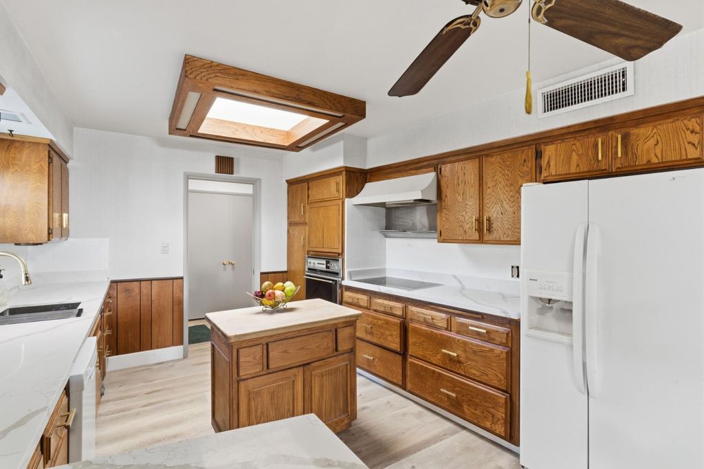Image 12 of property listing at 436 W Twain Avenue, Fresno, CA 93704
