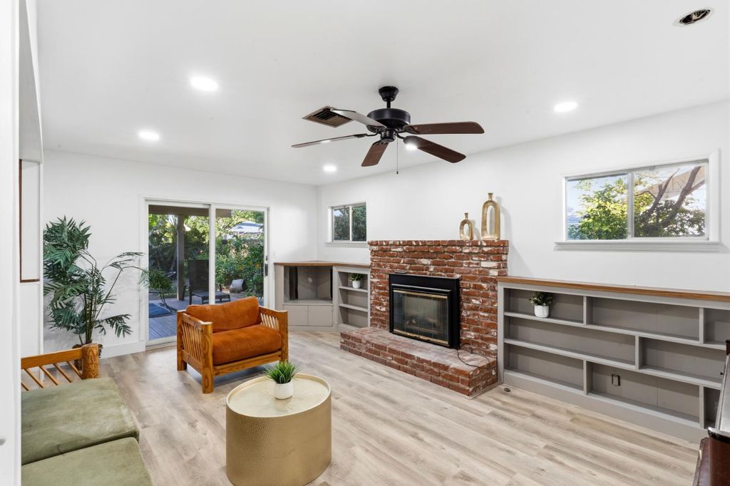 Image 16 of property listing at 436 W Twain Avenue, Fresno, CA 93704