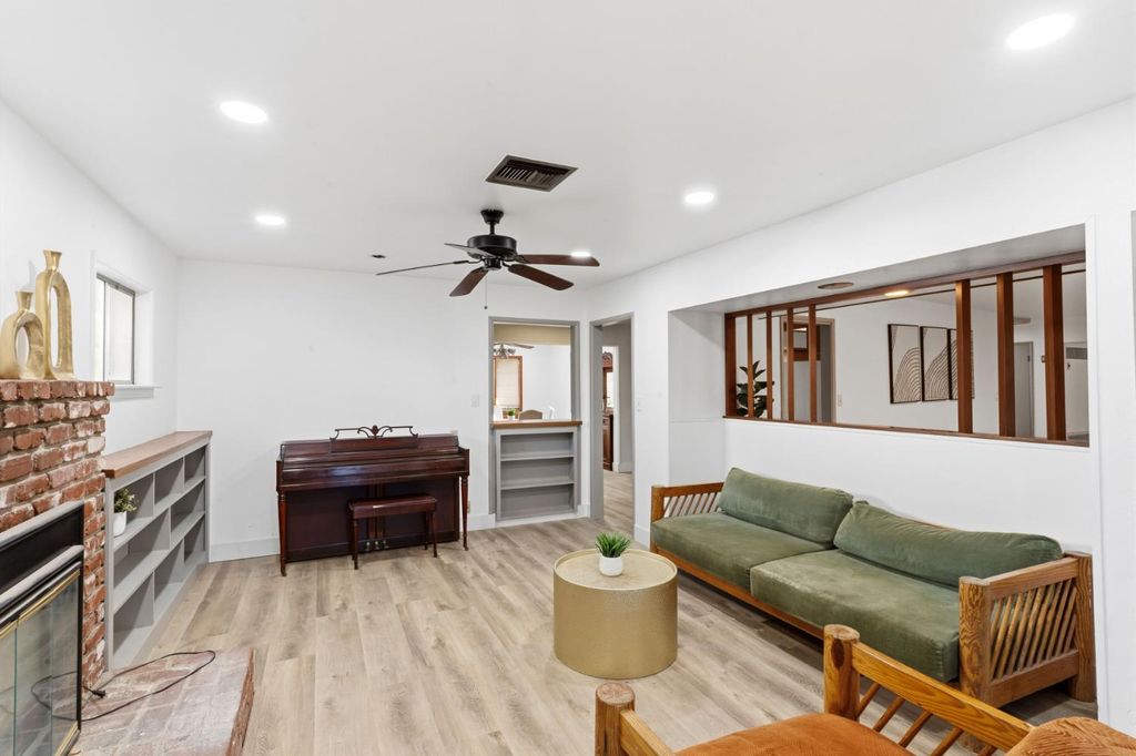 Image 17 of property listing at 436 W Twain Avenue, Fresno, CA 93704