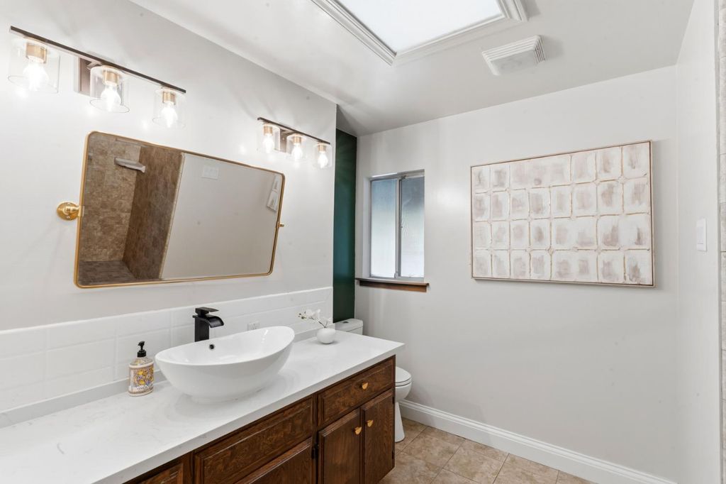 Image 20 of property listing at 436 W Twain Avenue, Fresno, CA 93704