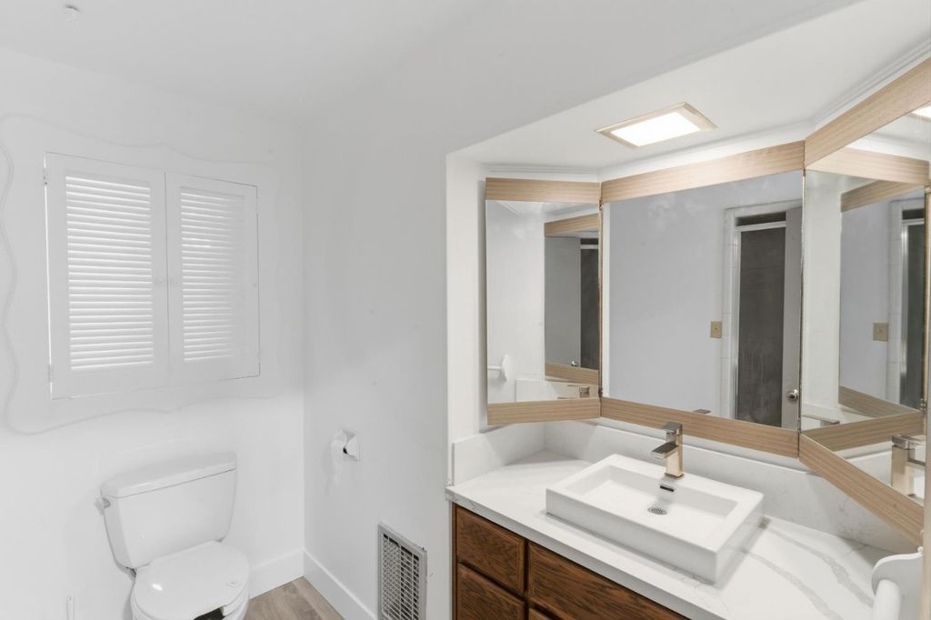 Image 24 of property listing at 436 W Twain Avenue, Fresno, CA 93704