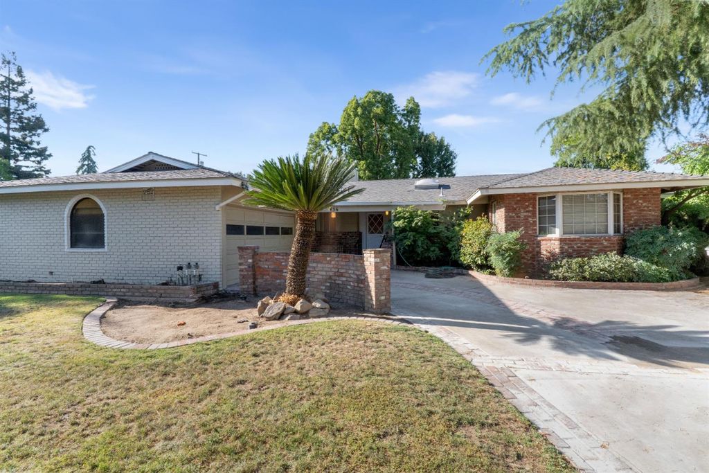Image 3 of property listing at 436 W Twain Avenue, Fresno, CA 93704