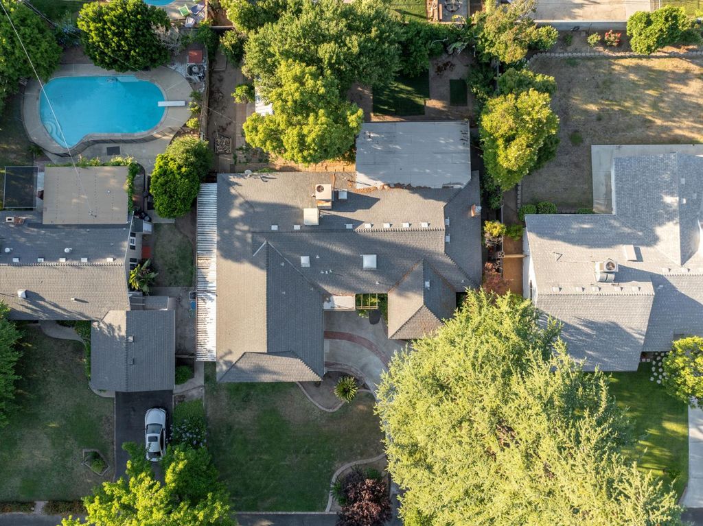 Image 4 of property listing at 436 W Twain Avenue, Fresno, CA 93704