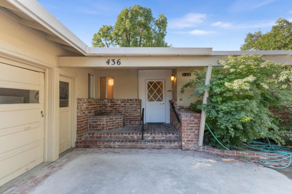 Image 5 of property listing at 436 W Twain Avenue, Fresno, CA 93704