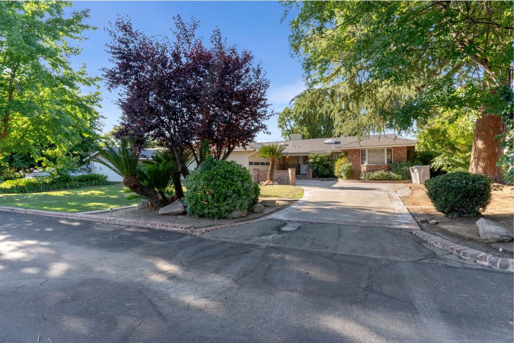 Image 6 of property listing at 436 W Twain Avenue, Fresno, CA 93704