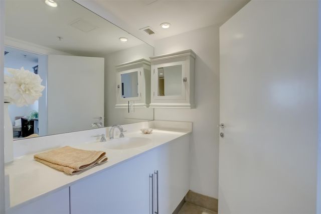 3000 S Ocean Drive 1100, Hollywood, FL 33019