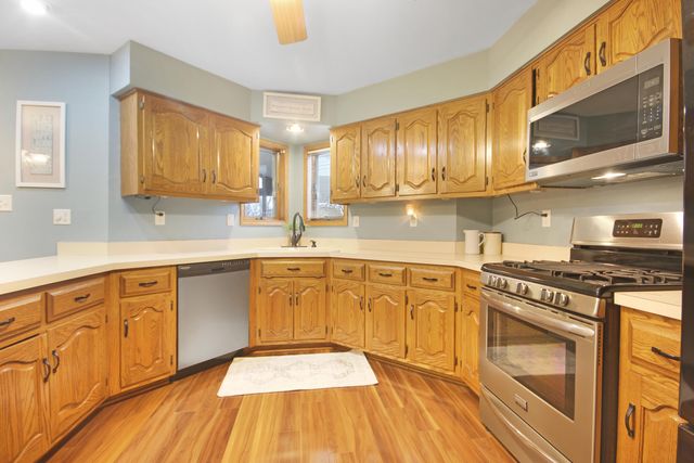 1421 Lakeview Drive, Schererville, IN 46375