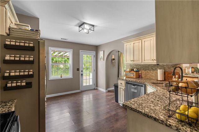 106 Summerfield Court, Calhoun, GA 30701