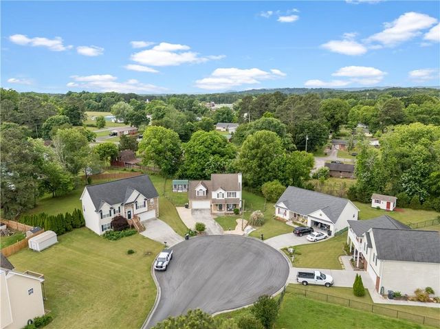 106 Summerfield Court, Calhoun, GA 30701