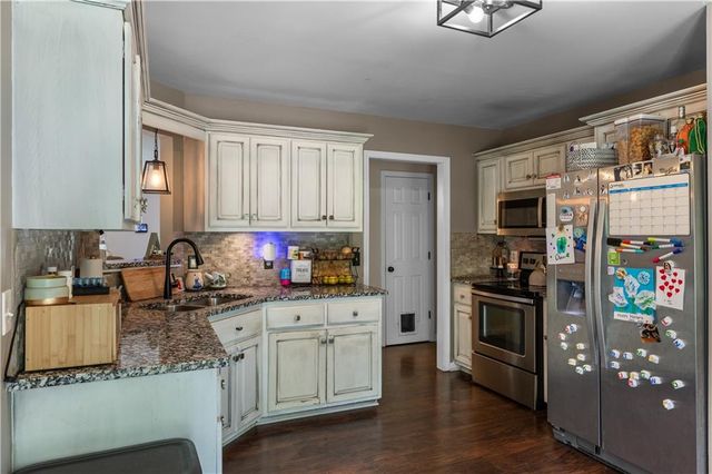 106 Summerfield Court, Calhoun, GA 30701