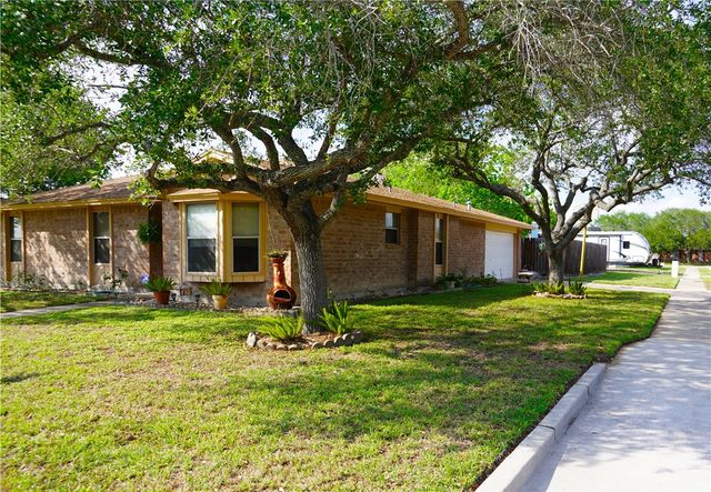 601 Seco Dr, Portland, TX 78374