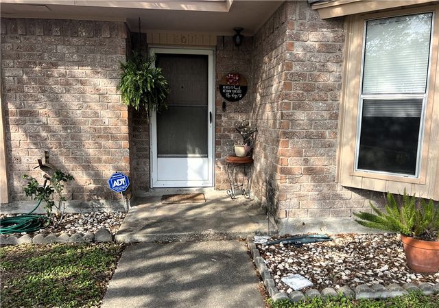 601 Seco Dr, Portland, TX 78374