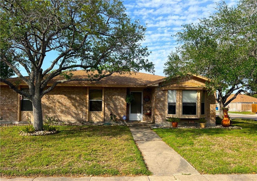 601 Seco Dr, Portland, TX 78374