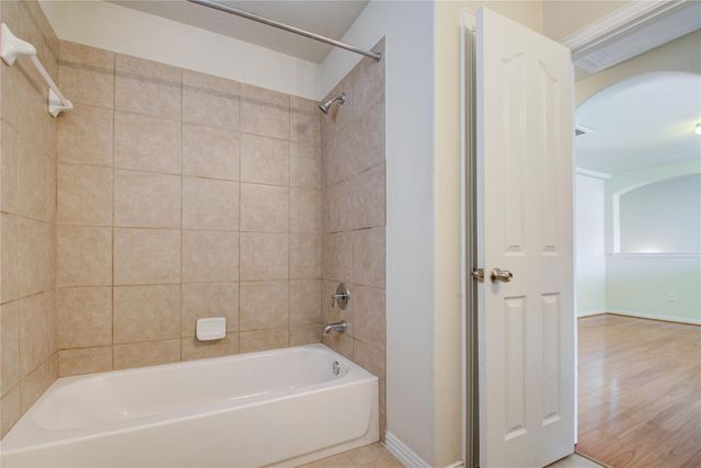 114 Northbay Court, Dickinson, TX 77539