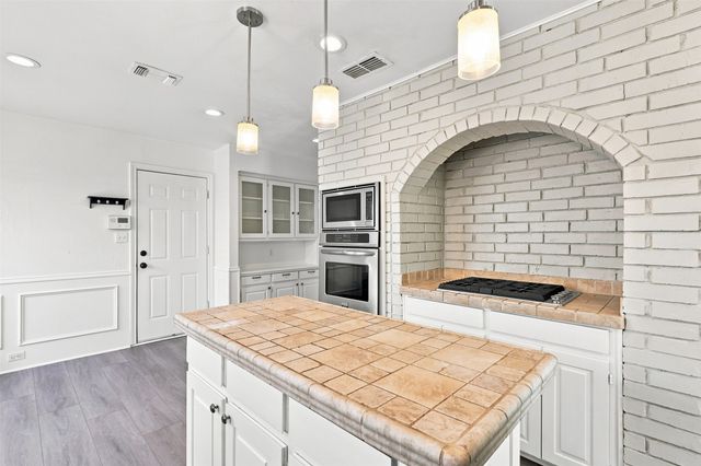 3802 Cromwell Drive, Carrollton, TX 75007