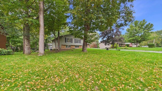 2230 Urbandale Lane N, Plymouth, MN 55447
