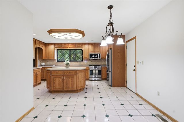 1593 Woodland Trail, Beavercreek Twp, OH 45385