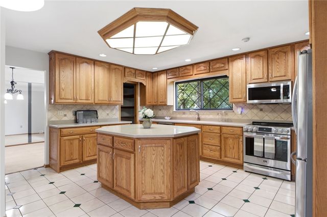 1593 Woodland Trail, Beavercreek Twp, OH 45385