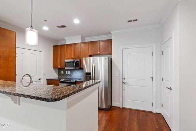 2000 Southpoint Landing Way 2204, Durham, NC 27707