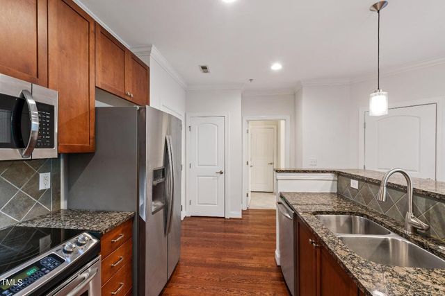 2000 Southpoint Landing Way 2204, Durham, NC 27707