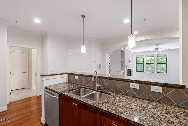 2000 Southpoint Landing Way 2204, Durham, NC 27707