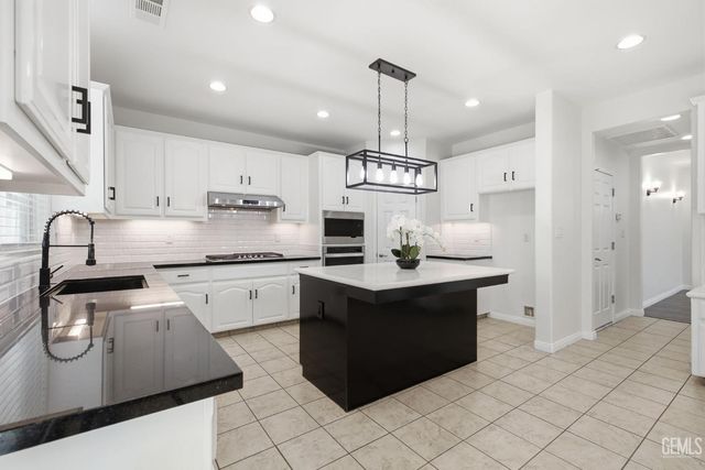 12413 Jacksonville Avenue, Bakersfield, CA 93312