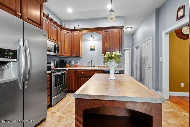 304 Hutchins Ridge Rd, Bardstown, KY 40004