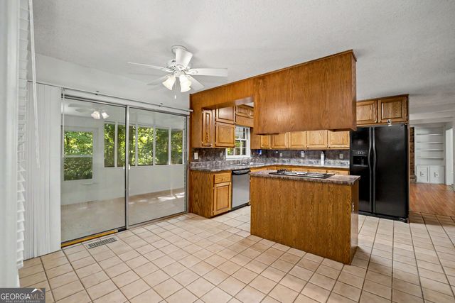 490 Hawthorne Drive, Fayetteville, GA 30214