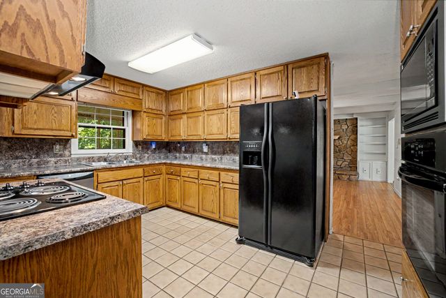 490 Hawthorne Drive, Fayetteville, GA 30214