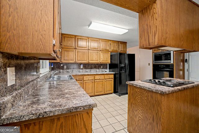 490 Hawthorne Drive, Fayetteville, GA 30214