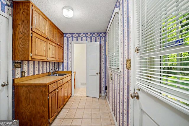 490 Hawthorne Drive, Fayetteville, GA 30214