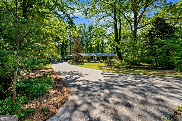 490 Hawthorne Drive, Fayetteville, GA 30214