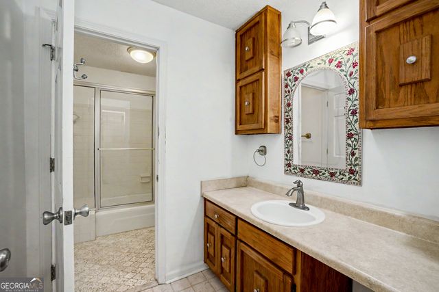 490 Hawthorne Drive, Fayetteville, GA 30214