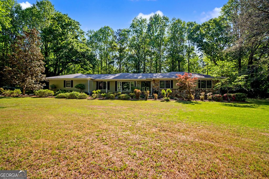 490 Hawthorne Drive, Fayetteville, GA 30214