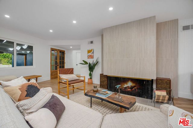 923 Larker Avenue, Los Angeles, CA 90042