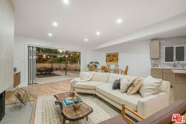 923 Larker Avenue, Los Angeles, CA 90042