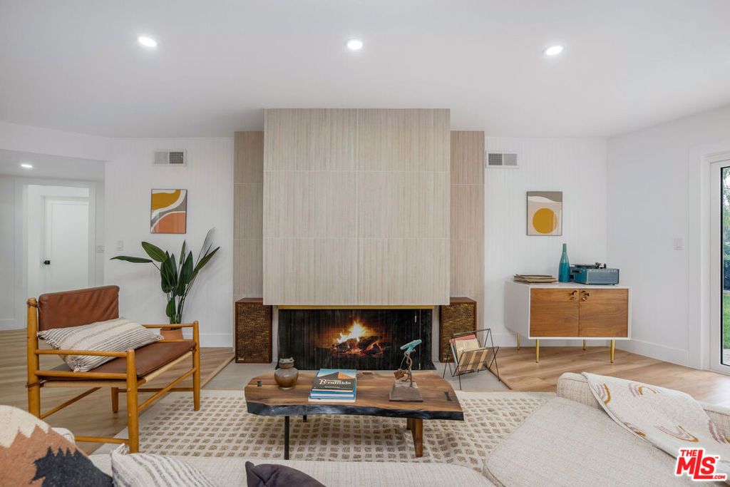 923 Larker Avenue, Los Angeles, CA 90042