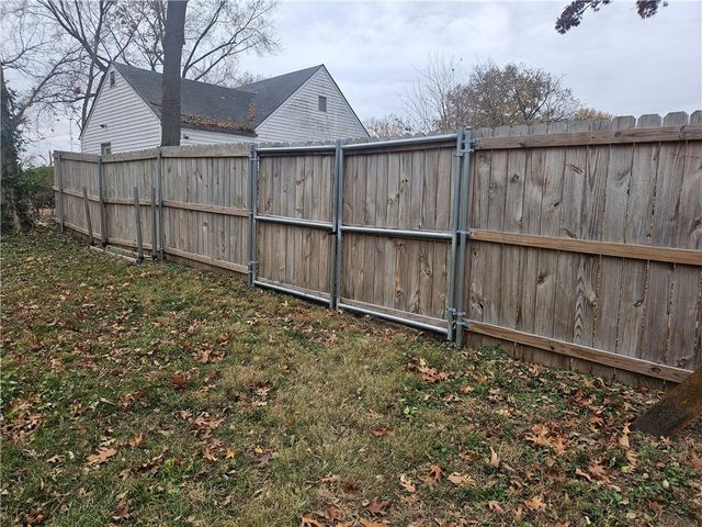 115 N Arlington Avenue, Independence, MO 64053