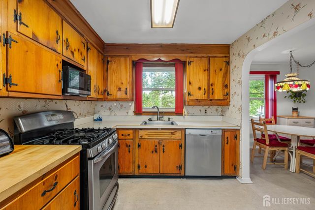 348 S 3rd Avenue, Highland Park, NJ 08904