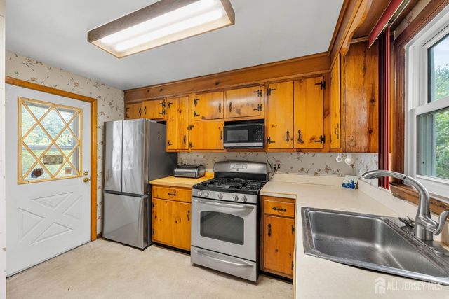348 S 3rd Avenue, Highland Park, NJ 08904