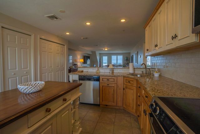 4 Highland Terrace 403, Plymouth, MA 02360
