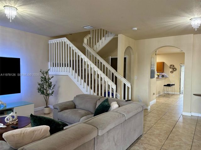 3544 W 88th Ter, Hialeah, FL 33018