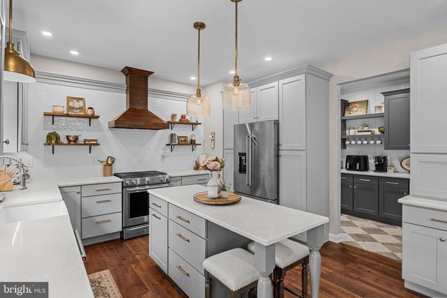 6 BUCKINGHAM CT, Delran, NJ 08075