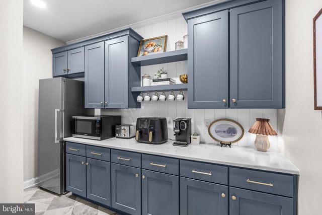 6 BUCKINGHAM CT, Delran, NJ 08075